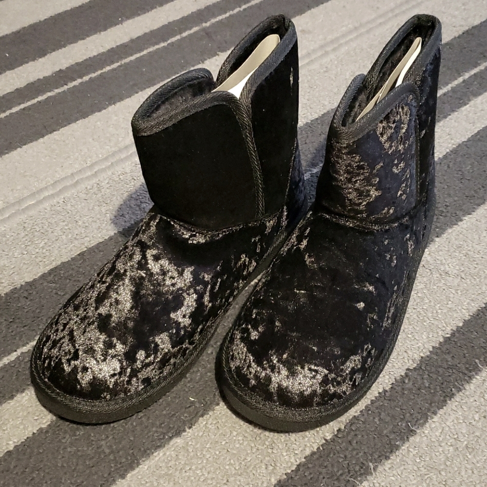 🌼 2 for $15 Winter Fuzzies NEW